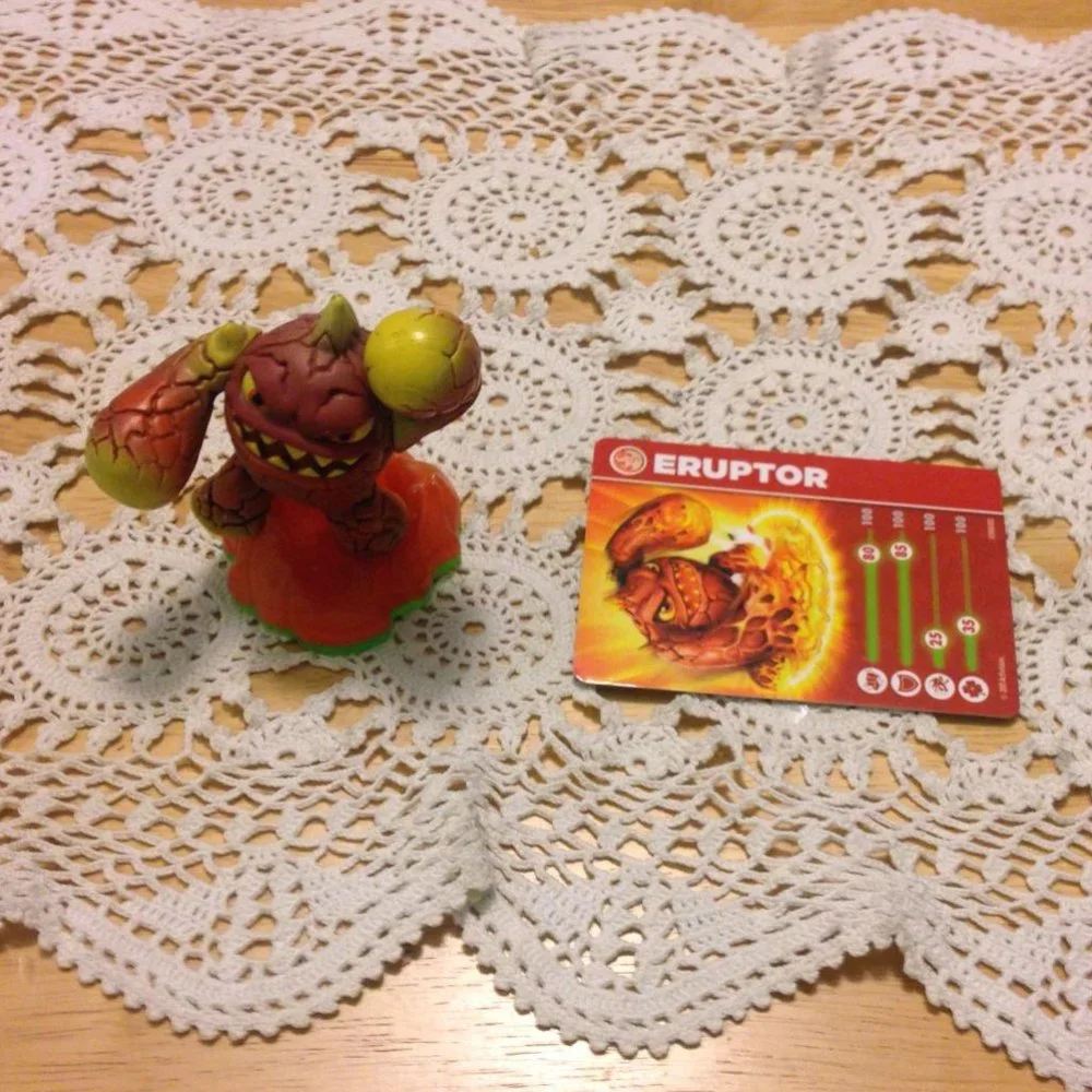 Skylanders Spyros Adventure Eruptor plus Collector's Card